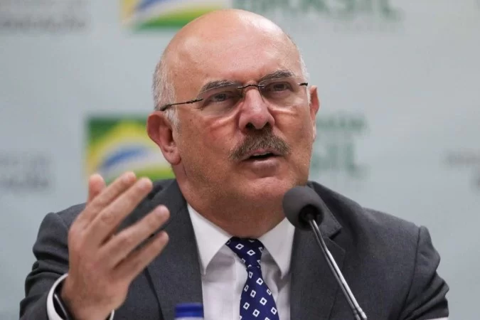 Arma do ex-ministro Milton Ribeiro dispara acidentalmente no Aeroporto de Brasília