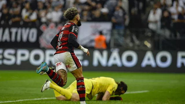 Flamengo domina o Corinthians, vence em Itaquera e fica perto da semifinal