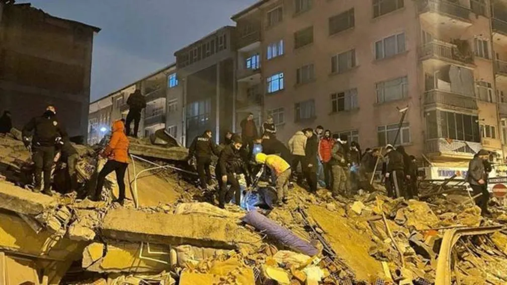 Forte terremoto mata centenas de pessoas na Turquia e Síria