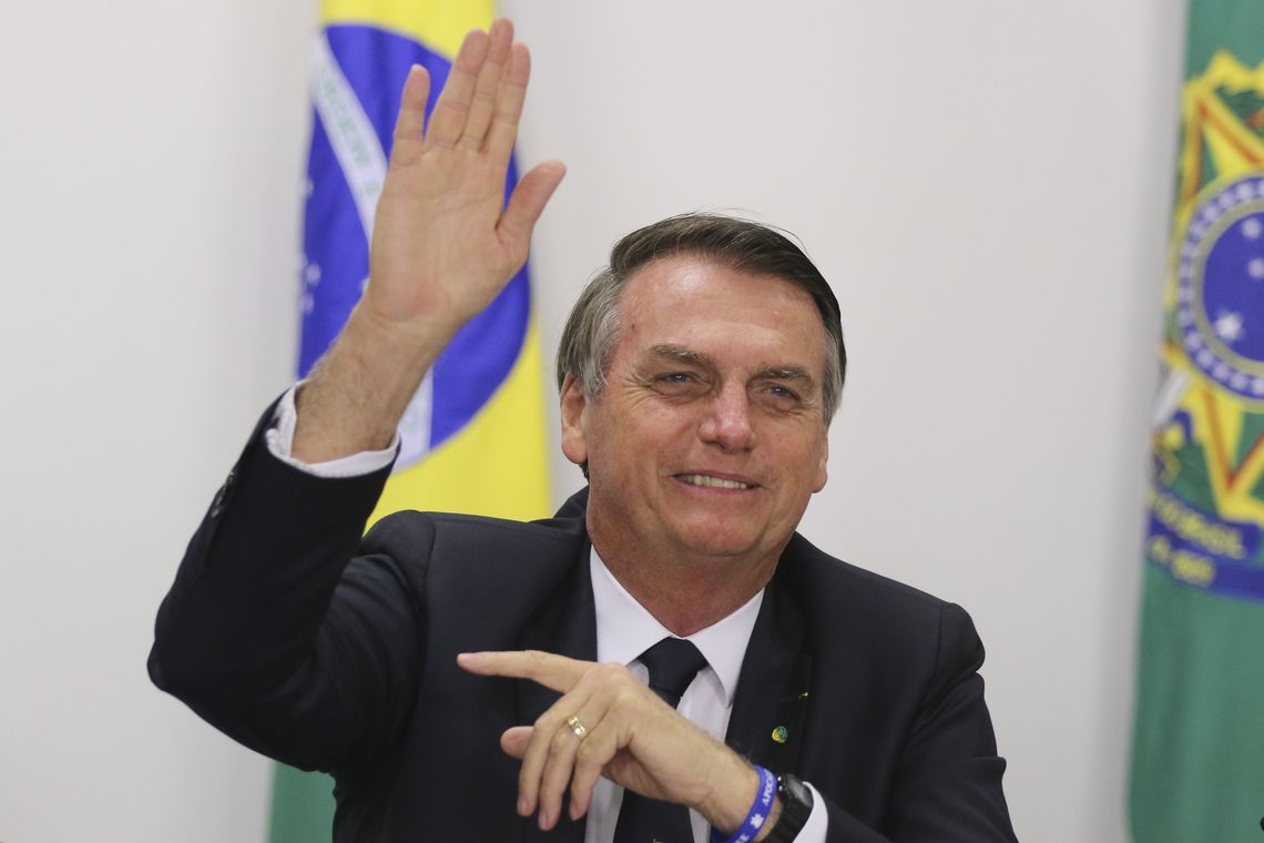 Bolsonaro confirma interesse em liberar exportação ‘in natura’ de madeira nativa da Amazôni
