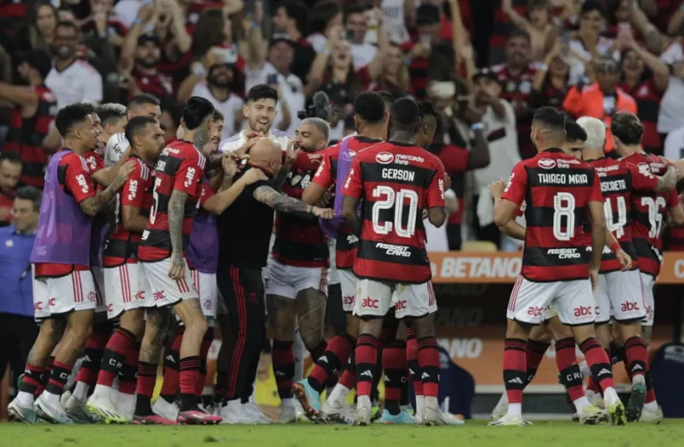 Flamengo volta a vencer o Grêmio, se garante em mais uma final de Copa do Brasil e tenta espantar a crise