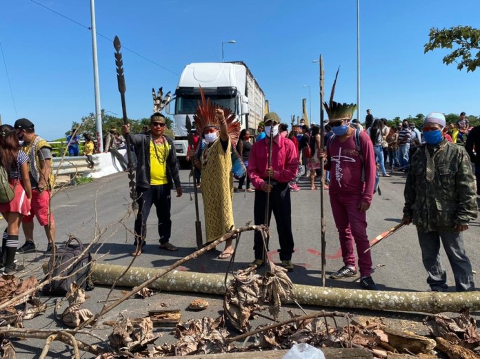 Indígenas voltam a fechar ponte em Feijó em protesto contra ‘marco temporal’