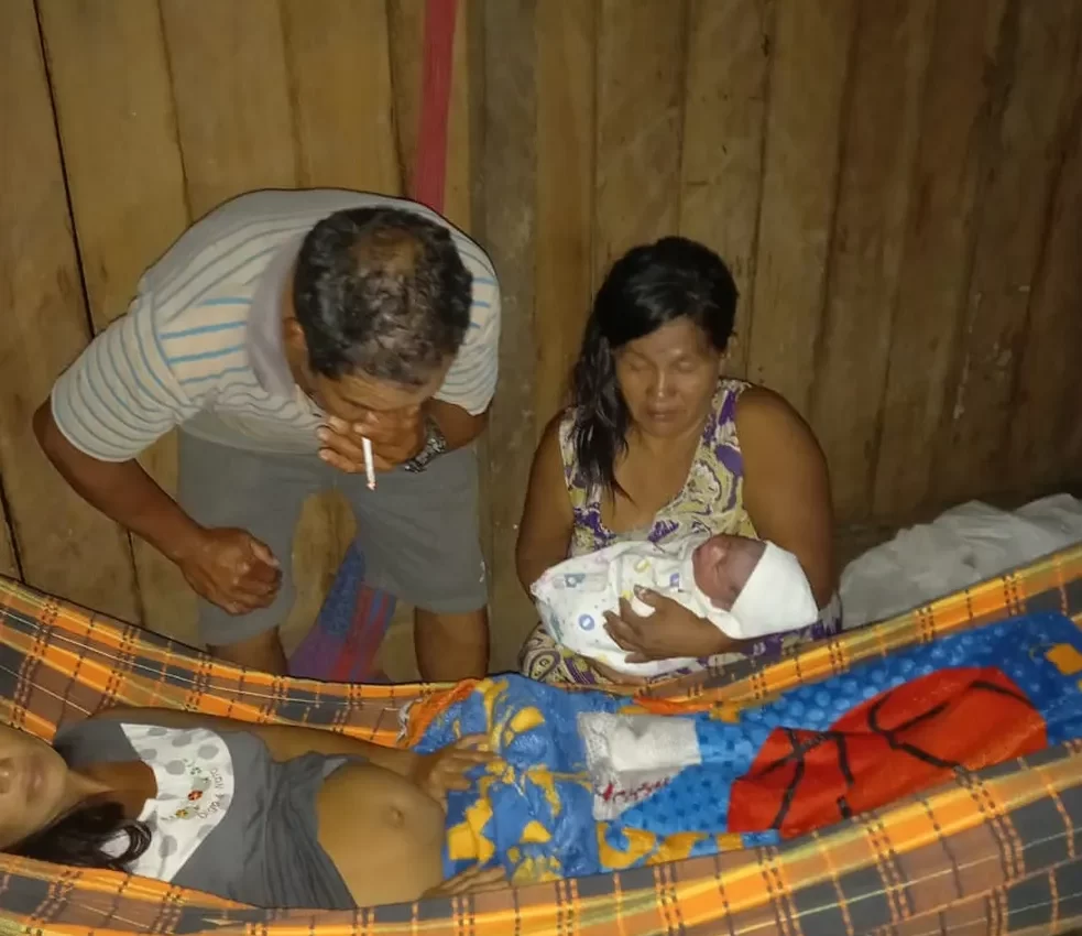 Indígena em trabalho de parto que esperava resgate em aldeia dá à luz após trabalho de pajé