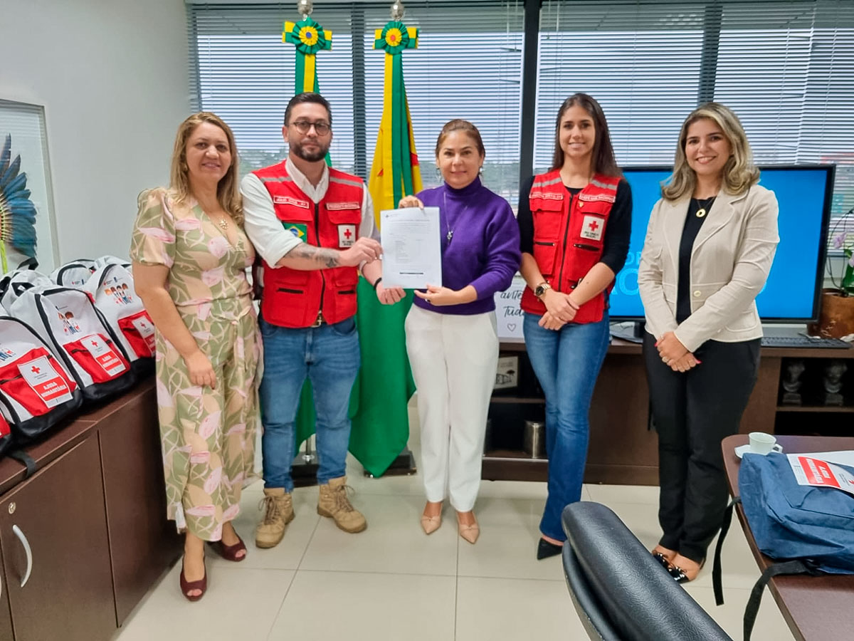 TJAC e Cruz Vermelha Brasileira assinam Termo de Compromisso para doação 292 de kits escolares em Feijó