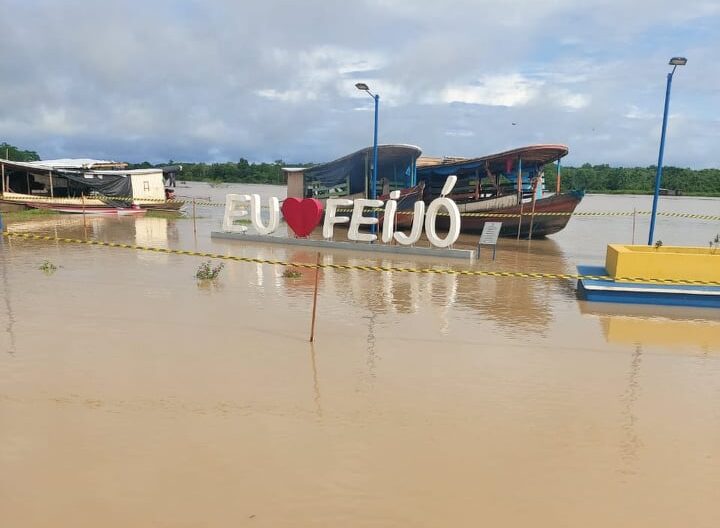 Em oscilação, nível do Rio Envira em Feijó volta a transbordar e atinge mais de mil pessoas