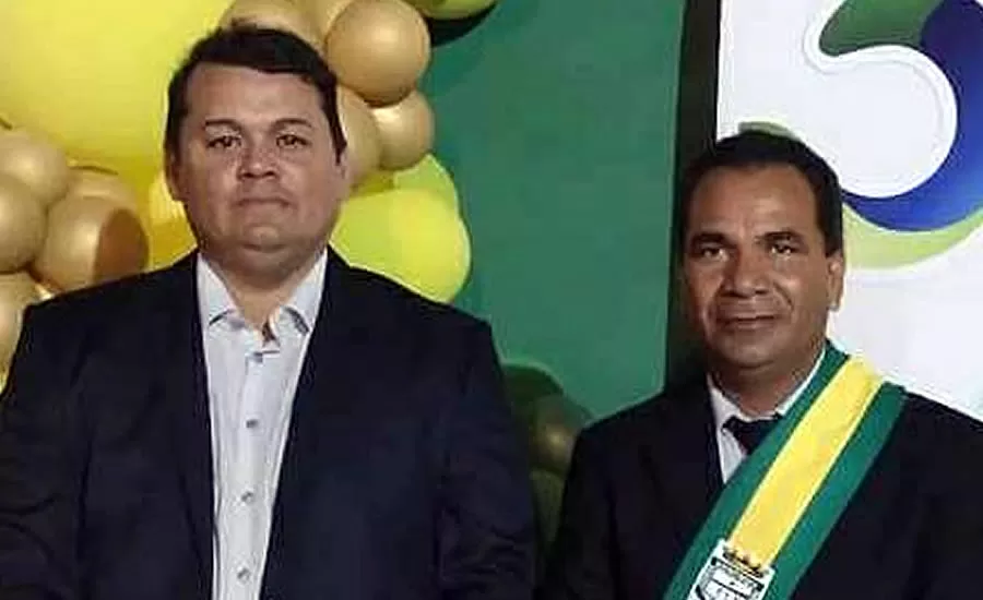Presidente da Câmara de Rodrigues Alves dá empurrão em prefeito por não falar em evento