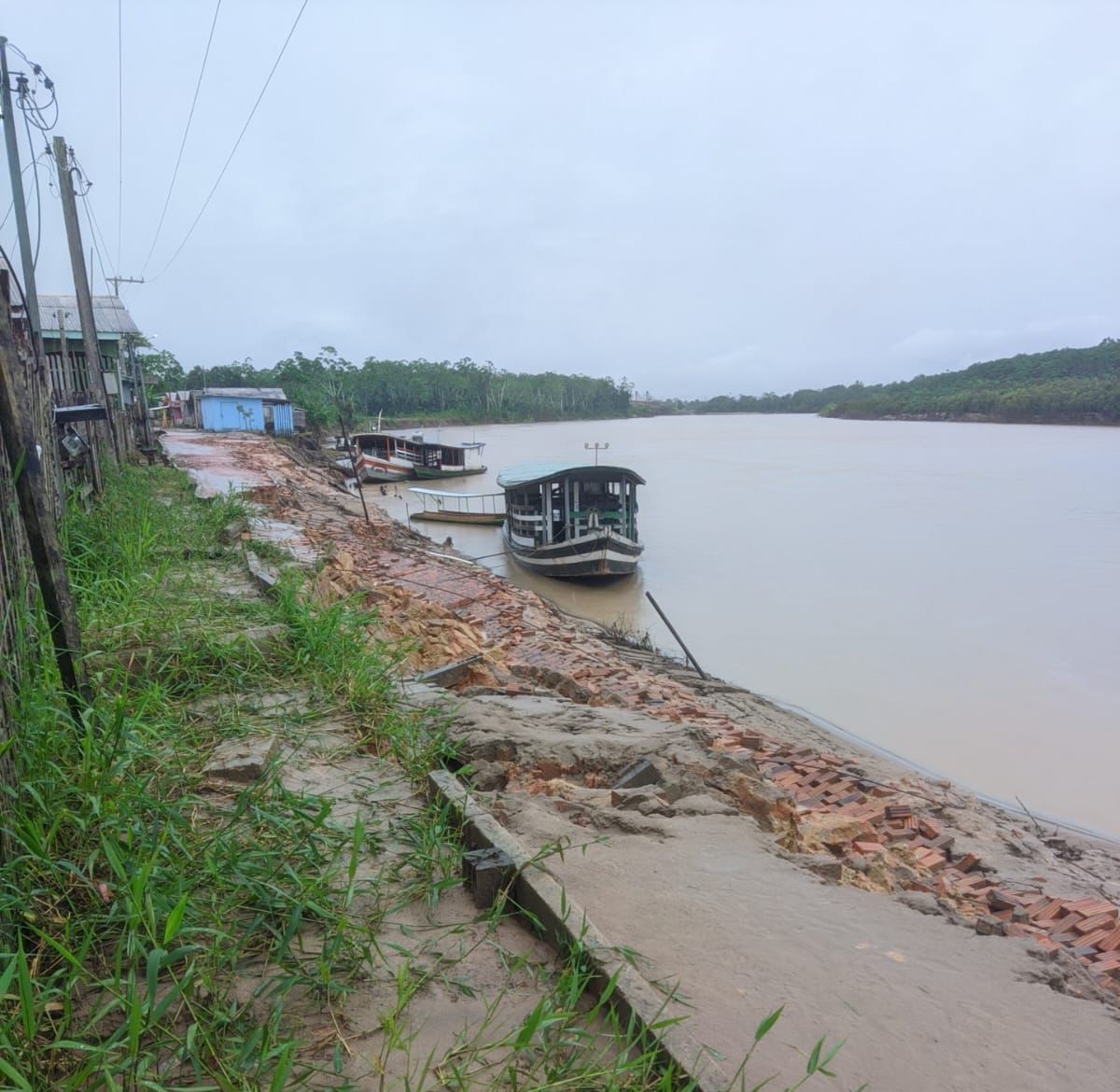 Recém-construída, rua Lauriete Borges é arrastada pelo Rio Tarauacá após enchente