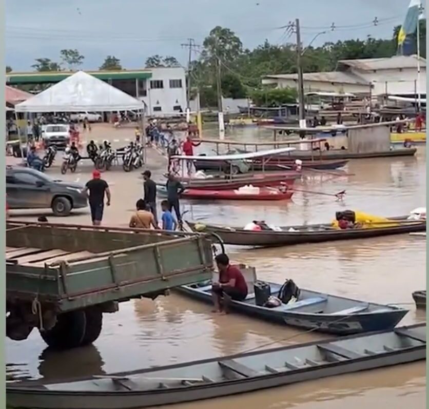 Rio Envira continua enchendo em Feijó e situação é preocupante; Prefeitura decreta situação de emergência