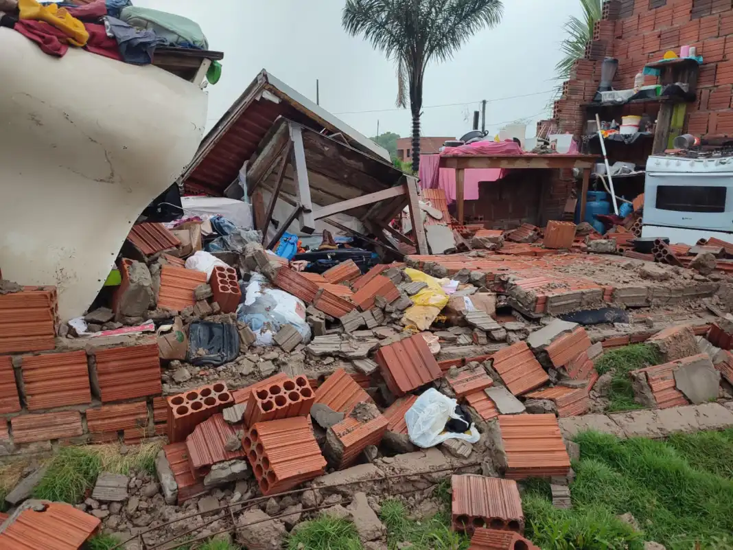Tragédia: bebê de apenas 6 meses morre após vendaval destruir casa, em Rio Branco